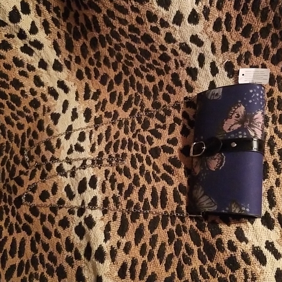 Fashion Cloth Butterfly Clutch with straps - Picture 2 of 8